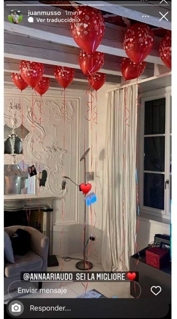 Çırılçıplak fotoğrafını yayınladı! Sevgilisinin sürpriziyle yıldız futbolcu Juan Musso azizliğe uğradı - Resim: 0