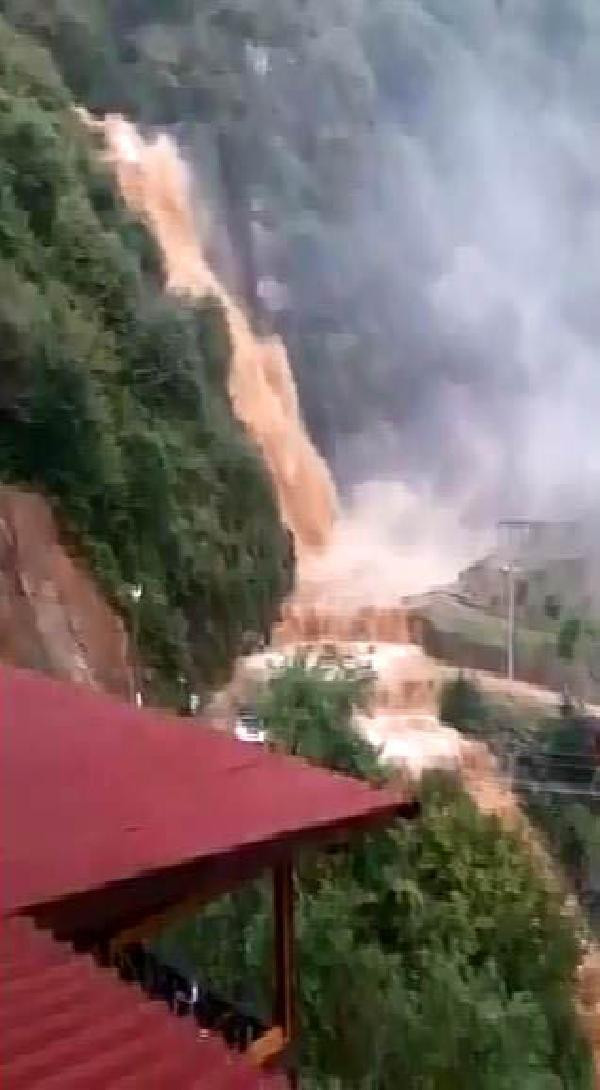 Sel şehri esir aldı! Evler boşaltılıyor - Resim: 3