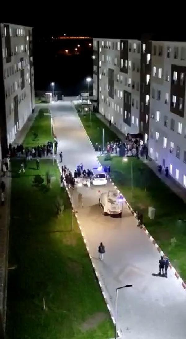 Kız yurduna erkek girdi! Bingöl'de öğrencilerden protesto - Resim: 0