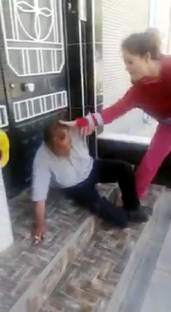 Gaziantep'te taciz şüphelisini terlikle dövüp polise teslim ettiler - Resim: 1