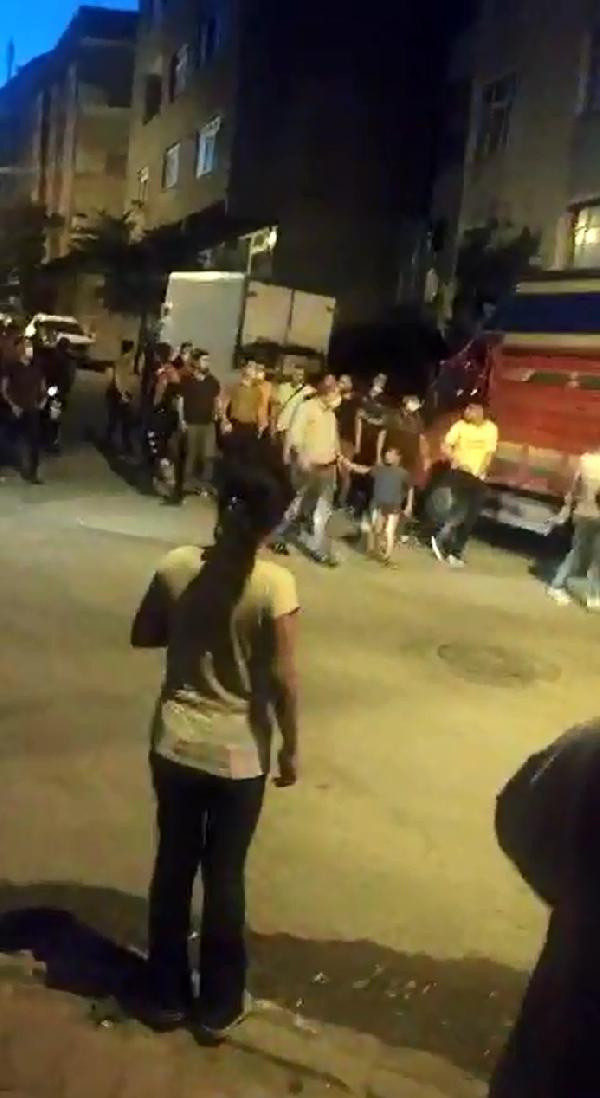 Sultangazi'de taciz şüphelisini linç edilmekten polis kurtardı - Resim: 0