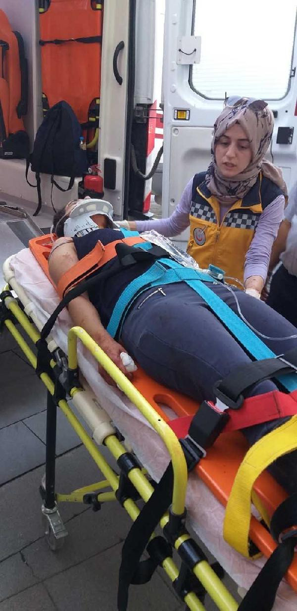 Kocası boğazından bıçakladı! Balkondan atlayıp yardım istedi - Resim: 1