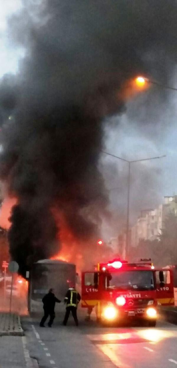 Halk otobüsü alev alev yandı! Çok sayıda yolcu... - Resim: 4