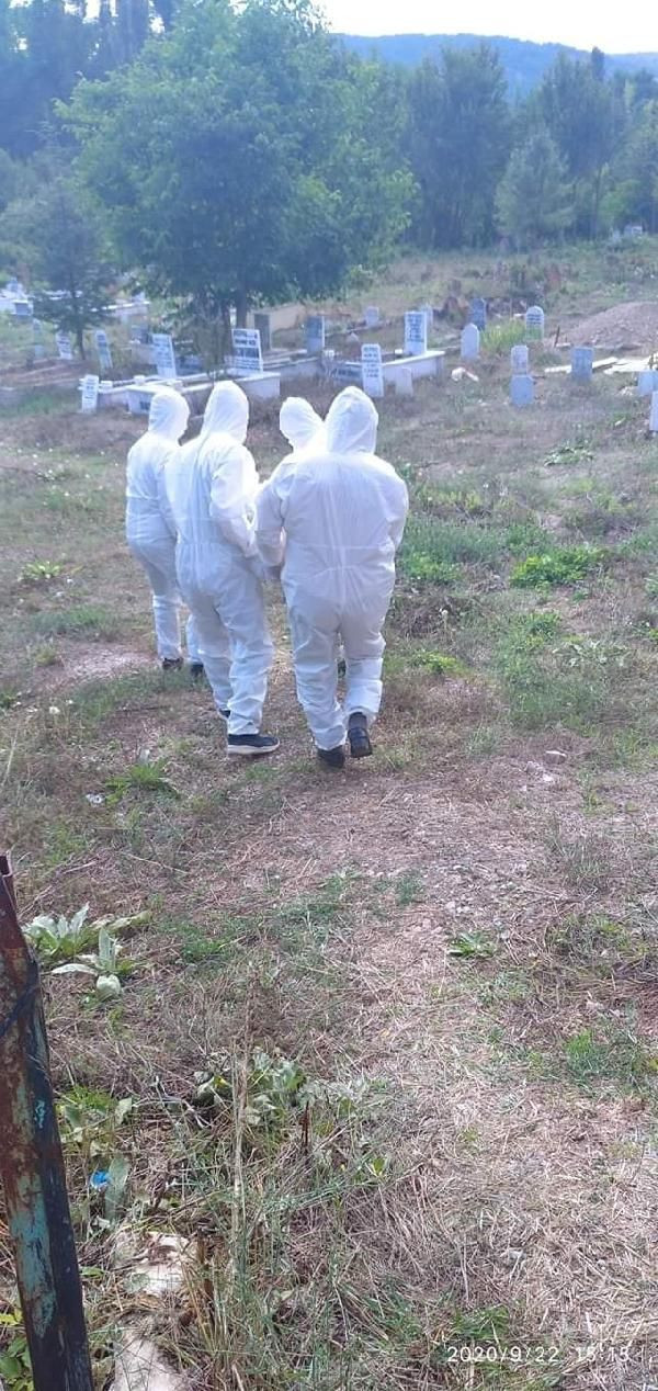 Koronavirüsten öldü gömüldükten sonra tabutu yakıldı - Resim: 2
