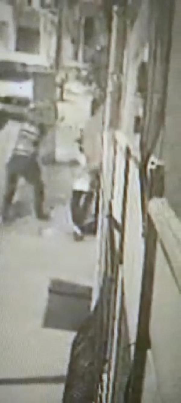 Şişli'de kız arkadaşını sokak ortasında iki kez darp etti! Çuval taşır gibi taşıdı - Resim: 3