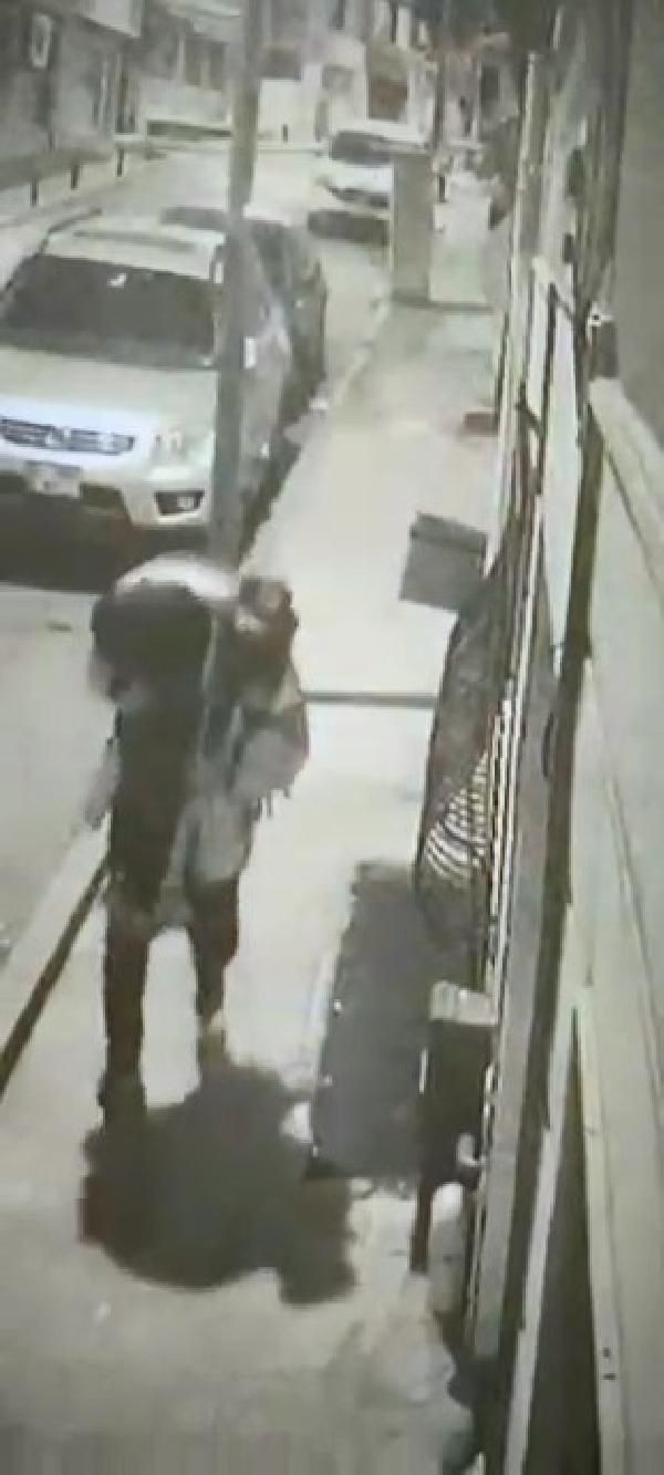 Şişli'de kız arkadaşını sokak ortasında iki kez darp etti! Çuval taşır gibi taşıdı - Resim: 4