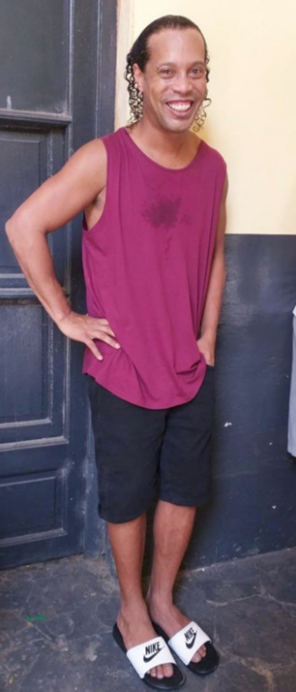 Ronaldinho'nun cezası belli oldu! İşte cezaevinden ilk görüntüsü - Resim: 0