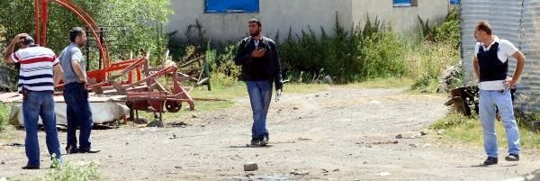 Erzurum'da FETÖ paniği mahalleli kazma küreğe sarıldı - Resim: 2