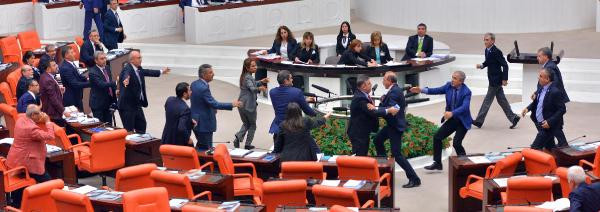 Meclis'te 'Ne mal olduğunu biliyorum' gerginliği! - Resim: 1