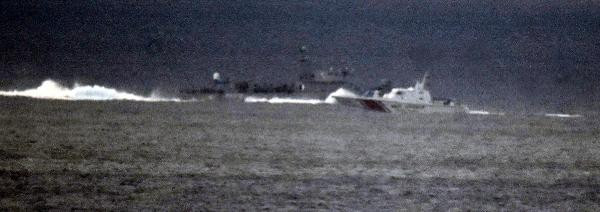 Kardak'ta gerginlik; Türk sularına girmeye çalıştılar - Resim: 1