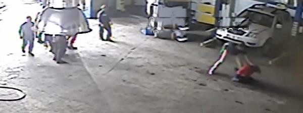 Baba-oğul, astsubay ve arkadaşları tarafından dövüldü! - Resim: 1