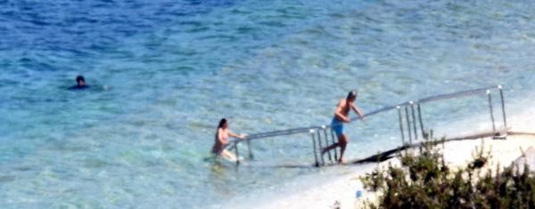 Suudi Prens ailesi ile sahili kapattı üstsüz tur attı - Resim: 4