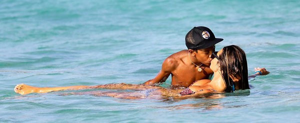 Oğluyla öpüştü ortalık yıkıldı - Resim: 2