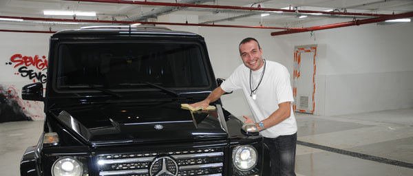 Dizisi reyting rekoru kırıyor! Ünlü oyuncu oto yıkamacı oldu - Resim: 4