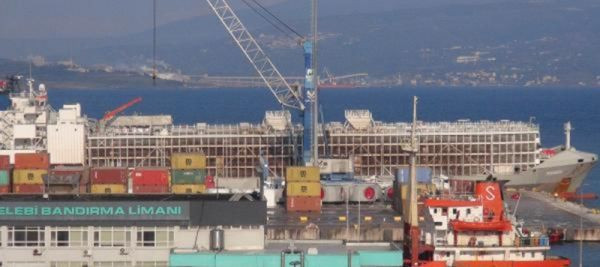 Yüzen ahır 7500 sığırla Bandırma'ya demir attı - Resim: 3