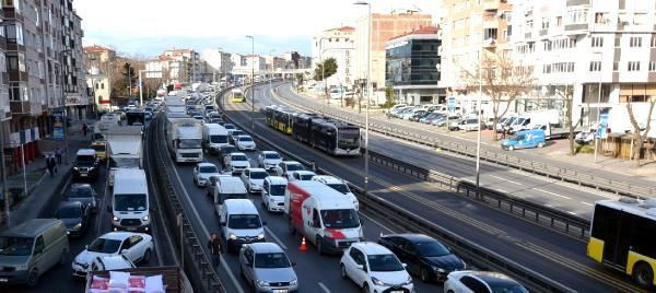Kısıtlamaya rağmen D-100'de akılalmaz trafik - Resim: 3