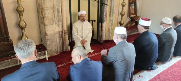 Diyanet İşleri Başkanı Ali Erbaş, Kosova’da Cuma namazını kıldırdı - Resim: 0