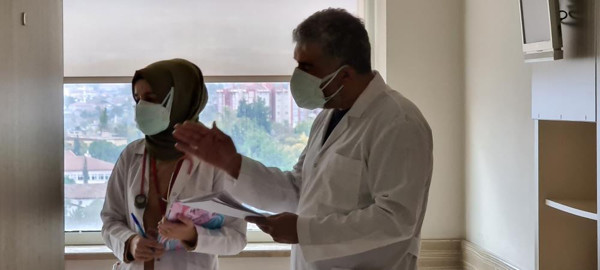 Covid-19 tedavisinde büyük başarı! Türk doktor dünya literatürüne girdi: Onları aşısız olarak görüyoruz - Resim: 0