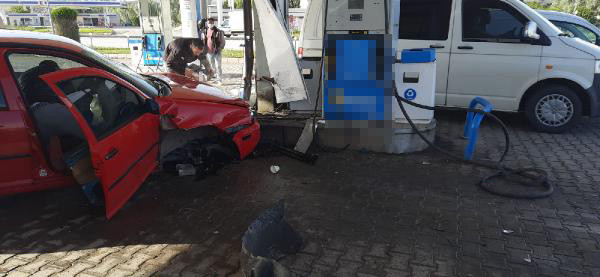 Ankara'da felaketin eşiğinden dönüldü araç akaryakıt istasyonuna daldı - Resim: 0