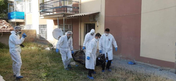 Çorum'da eve giren ekipler şok oldu! Çürümüş ceset bulundu: Yanıklar... - Resim: 1