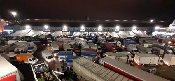 Bayrampaşa sebze halinde sokağa çıkma yasağı yoğunluğu - Resim: 1