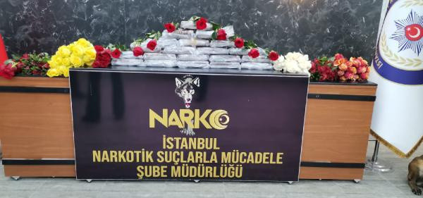 Kolombiya'dan İstanbul'a gönderildi! Gül kolisinden bakın ne çıktı - Resim: 0