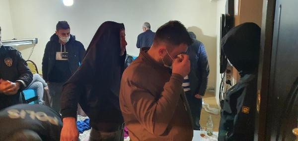 Kütahya’da apartman dairesine baskın! Kumar oynayan 19 kişiye 59 bin TL ceza - Resim: 0