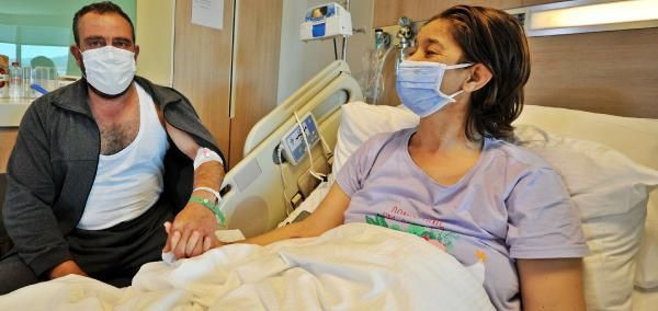 'Tatile gidiyoruz' diyerek hastaneye getirdiği eşine böbreğini verdi - Resim: 1