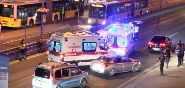 Üst geçitten düşen kişi, otomobilin altında metrelerce sürüklenerek öldü - Resim: 0