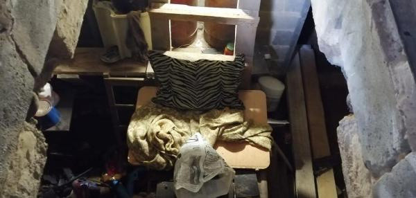 Ukrayna'da taksici parası olmayan müşteriyi ayağından zincirleyip bodruma hapsetti - Resim: 1