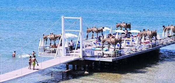 Sarıyer'de ünlü plajda skandal yasak! 'Tesettürlü almıyoruz' diyerek geri çevirdiler - Resim: 0
