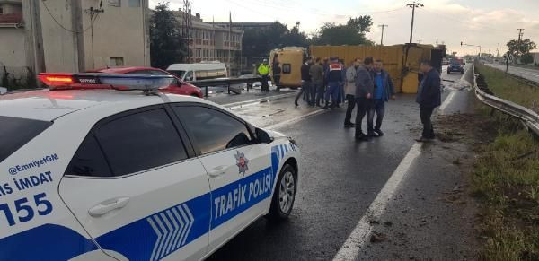 Çöp kamyonu ile hafif ticari araç çarpıştı: 2 yaralı - Resim: 4