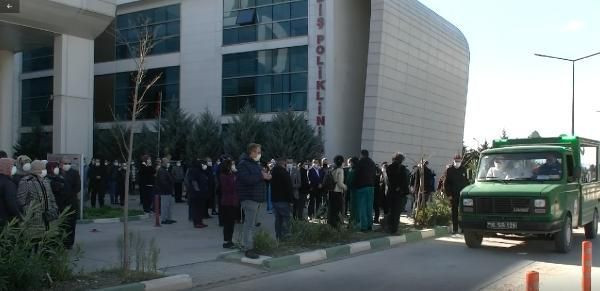 Bursa'da büyük acı! Koronavirüsten ölen Emine hemşire son yolculuğuna uğurlandı - Resim: 2