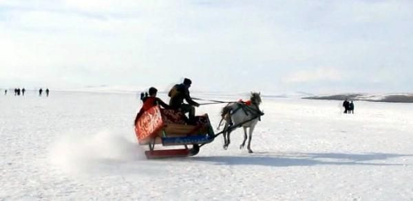 Çıldır Gölü'nde driftin sonu kötü bitti böyle yuvarlandılar - Resim: 2