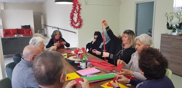 Türkiye'nin ilk 'yaşlı kreşi' açıldı işe giderken bırak akşam dönüşte al - Resim: 3