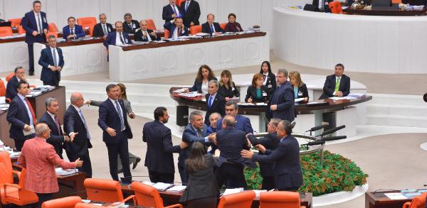 Meclis'te 'Ne mal olduğunu biliyorum' gerginliği! - Resim: 4