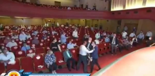 Adana Büyükşehir Belediyesi Meclisi'nde yumruklu kavga! MHP'li Mustafa Şahin Gökçe darbedildi - Resim: 3