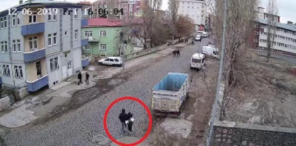 Kars'ta 17 yaşındaki liseli kızı minibüsle kaçırmaya kalktılar! - Resim: 0