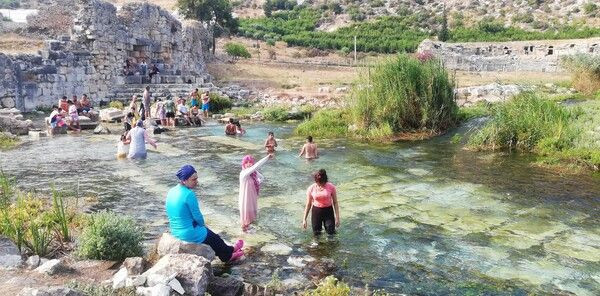 Antalya'ya turistler akın etti! Bu havuzlarda yüzmek için kilometrelerce yol geliyorlar - Resim: 1