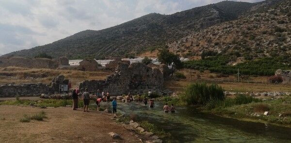 Antalya'ya turistler akın etti! Bu havuzlarda yüzmek için kilometrelerce yol geliyorlar - Resim: 4