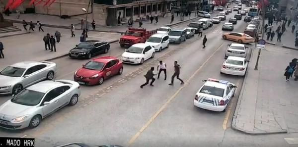 Arkadaşını kalbinden bıçaklayarak öldürdü! 'Takdiri ilahi, ben vurmadım' dedi - Resim: 1