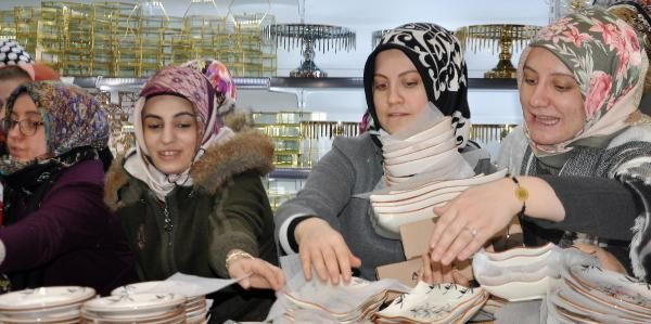 İndirim izdihamı aşırı kalabalık nedeniyle polis çağrıldı ama... - Resim: 3