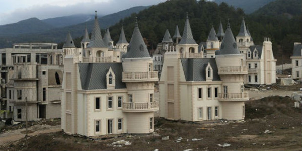 İflasın kıyısından dönmüştü! Bolu'daki şato evler için yeni karar çıktı - Resim: 0