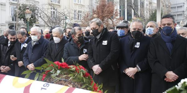 Galatasaray'ın eski başkanlarından Selahattin Beyazıt son yolcuğuna uğurlandı - Resim: 1