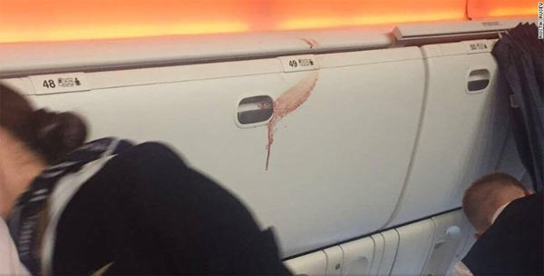 Yolcu uçağında cehennemi yaşadılar! - Resim: 1