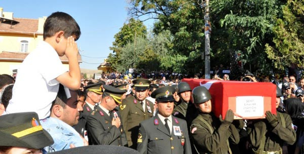 Yozgat şehit Erhan Ar'ı uğurladı - Resim: 2