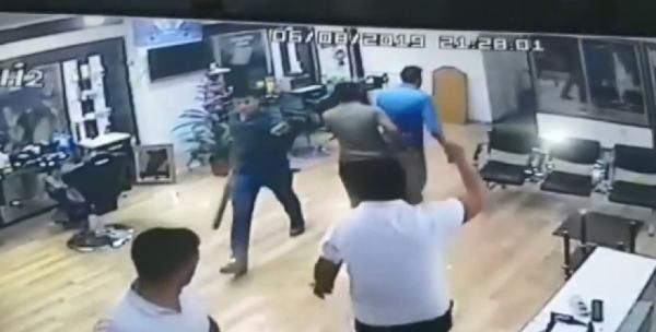 Yer Diyarbakır! Duvarı kırıp dışarı çıkarttıktan sonra öldüresiye dövdüler - Resim: 1