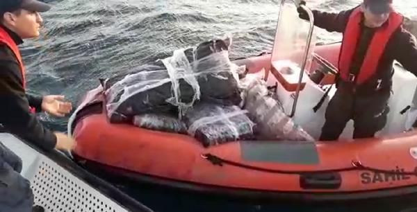 Balıkesir'de 1 tonluk uyuşturucu tekneyi batırdı - Resim: 4