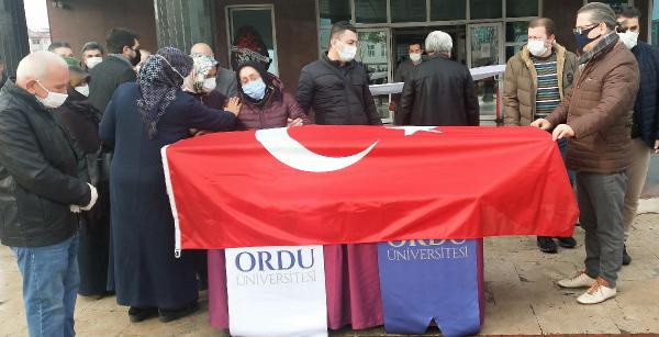 Ordu Üniversitesi'ni üzen haber! Prof. Dr. Cemil Yapar yürürken aniden fenalaşıp öldü - Resim: 0