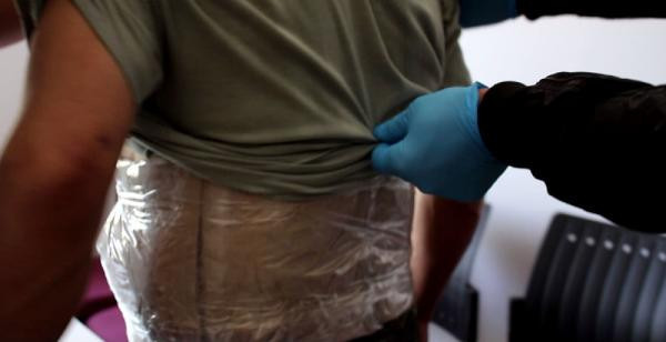 Bakanlık kaçak eti vücutlarına saran şüphelilerin fotoğraflarını paylaştı! - Resim: 4